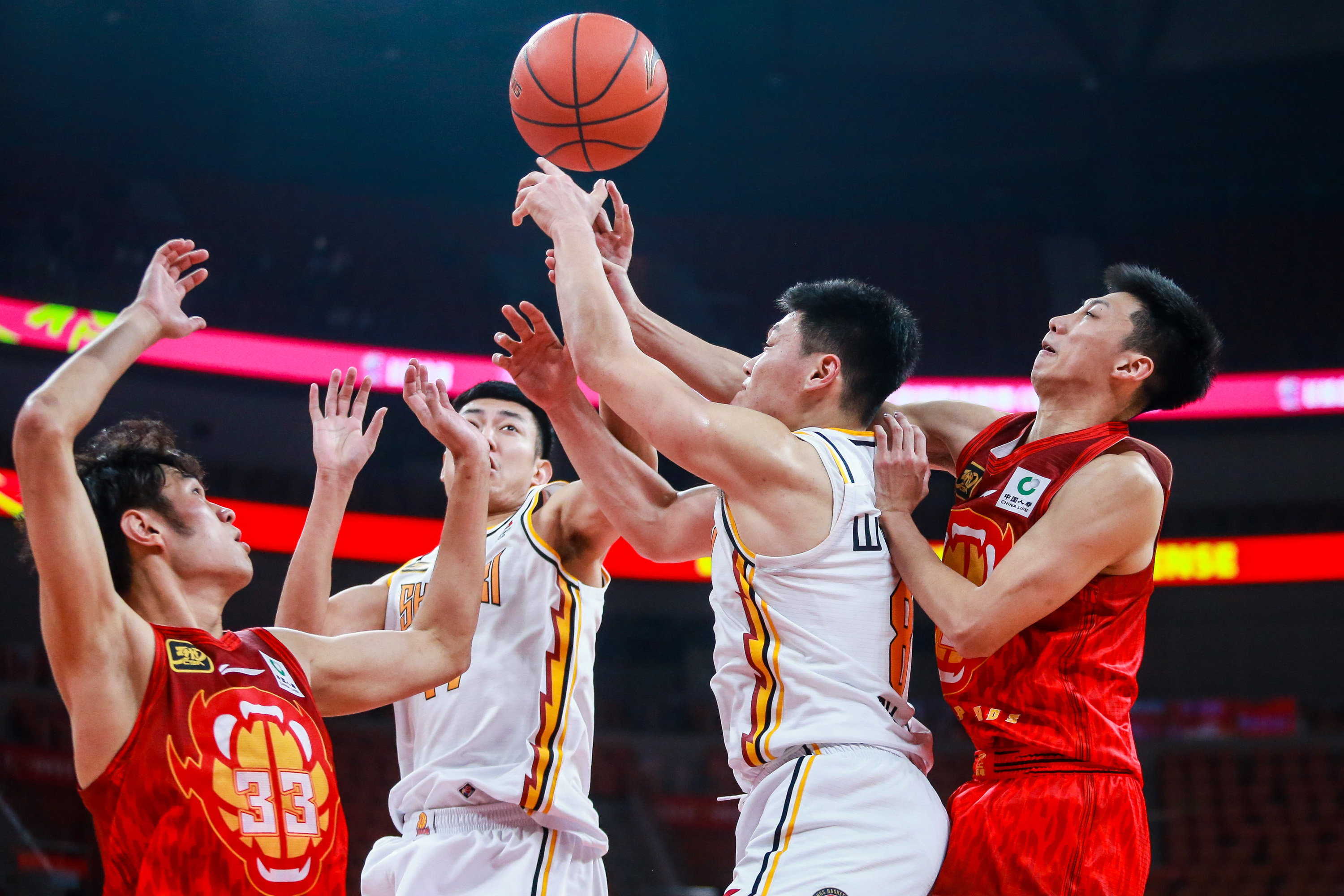 包含华盛顿奇才训练开放日，清晨调整名单引欢呼，CBA常规赛在即，年轻球员得到机会的词条