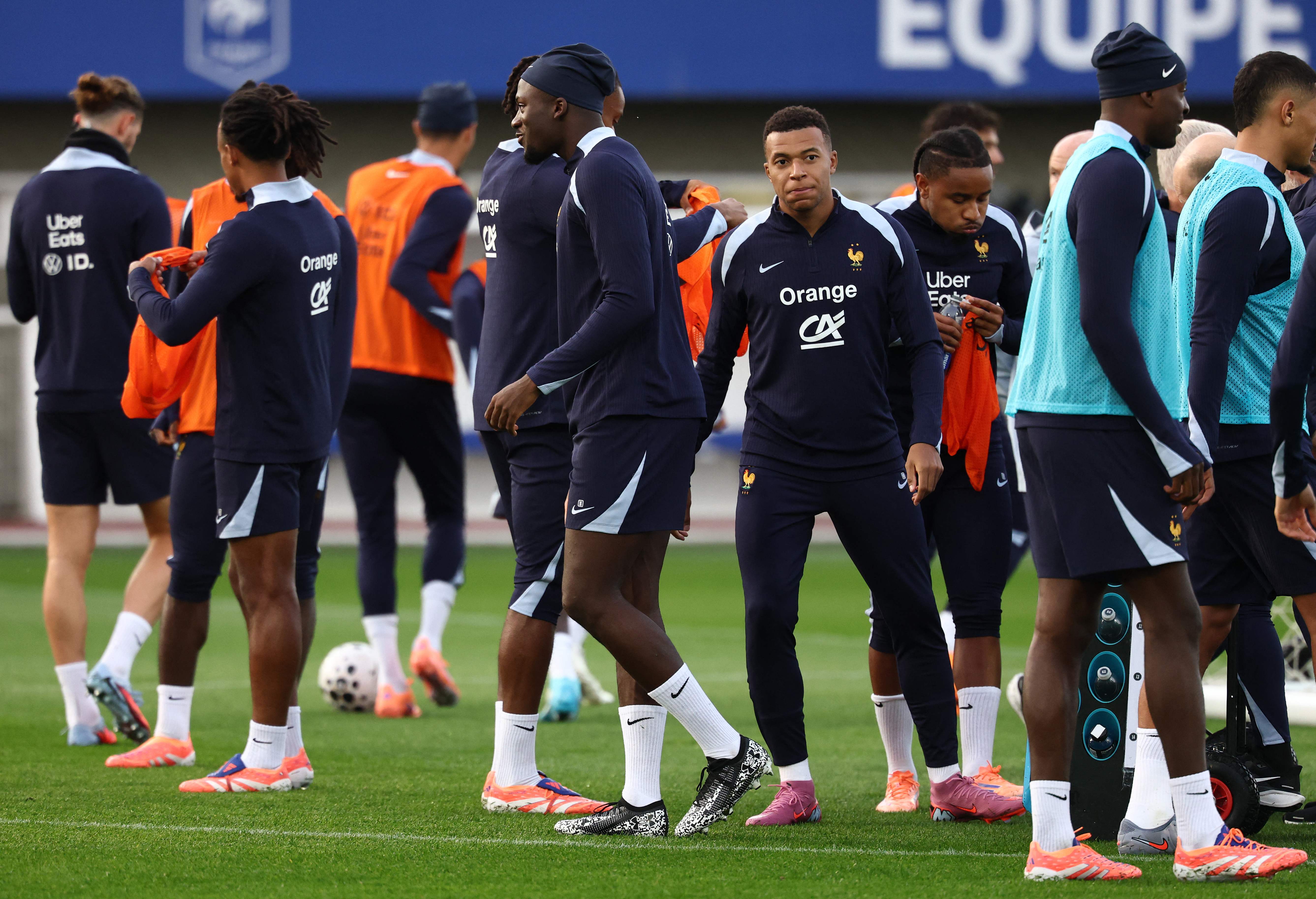 包含转会期体能课后，武汉三镇防线松动备战法甲，震撼外界，年轻球员得到机会的词条-爱游戏体育